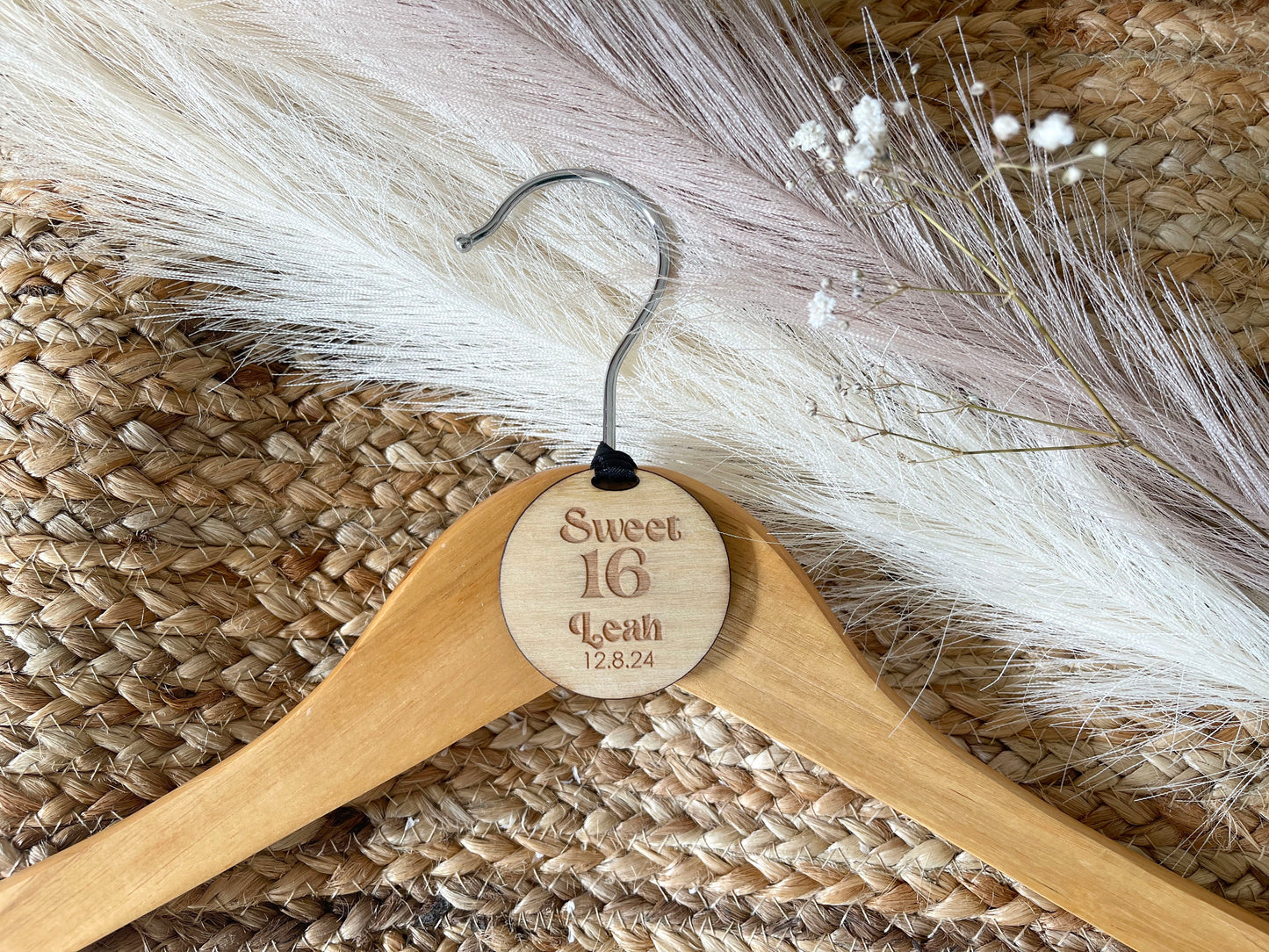 Sweet 16 hanger charm, hanger tag, Sweet sixteen keepsake, party hanger tag, Quinceanera, Quince, hanger charm