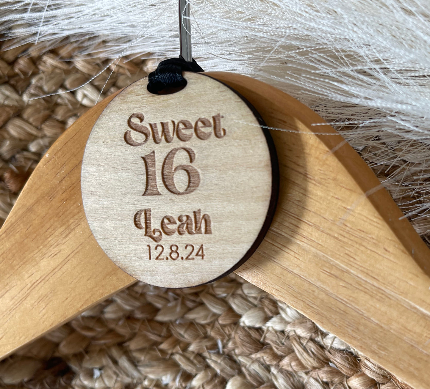 Sweet 16 hanger charm, hanger tag, Sweet sixteen keepsake, party hanger tag, Quinceanera, Quince, hanger charm