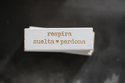 Spanish affirmation mini blocks, Frases en español, desk accessories, regalo para amiga, regalo para amigo, decoracion madera, minimalist