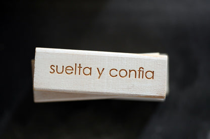 Spanish affirmation mini blocks, Frases en español, desk accessories, regalo para amiga, regalo para amigo, decoracion madera, minimalist